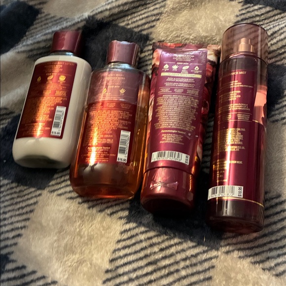 Bath & Body Works Covered in Roses Collection 4 Pc Set - Picture 5 of 5